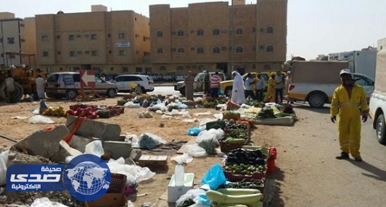 بلدية الخفجي تداهم بائعين أجانب أمام المساجد