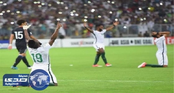 أبراج الكويت تتزين بالعلم السعودي احتفالا بتأهل الأخضر لمونديال روسيا
