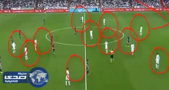 بالفيديو.. لحظة ارتباك لوجود 23 لاعب بأرض الملعب في مباراة ريـال مدريد وبيتيس