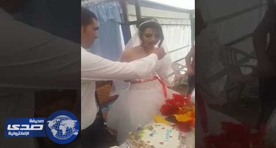بالفيديو.. عريس يضرب عروسه بحفل الزفاف