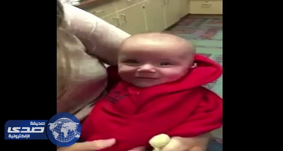 بالفيديو.. رد فعل طفل أصم يسمع صوت أمه أول مرة