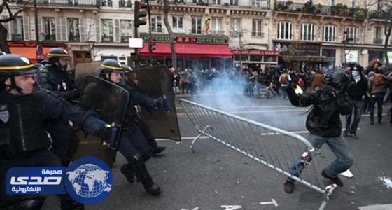 اشتباكات بين الشرطة ومحتجين على هامش المظاهرات المناهضة لقانون العمل بفرنسا