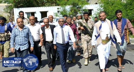 وزير يمني يتحدى حصار الحوثيين ويتجول في شوارع تعز