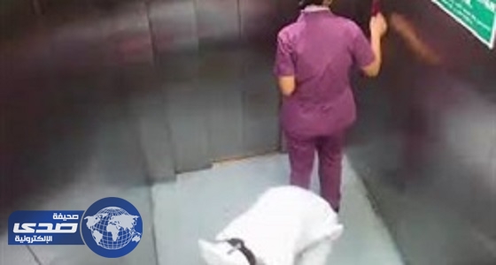 بالفيديو.. حامل تضع طفلها داخل مصعد المستشفى