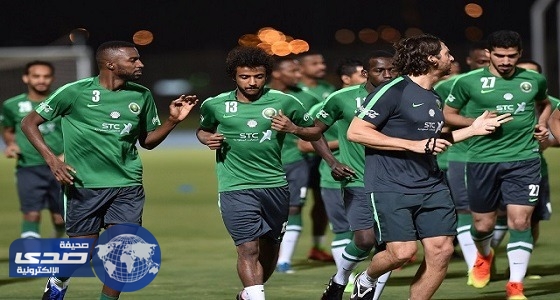 لاعبو الأخضر يغادرون معسكر المنتخب في جدة