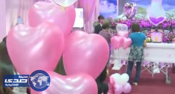 بالفيديو.. تايواني يتزوج خطيبته المتوفاه وهي في نعشها