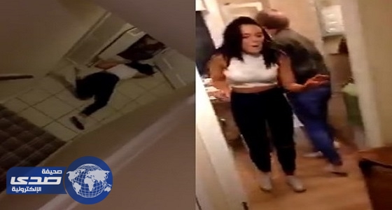 بالفيديو.. سقوط فتاة حسناء من أعلى الدرج بطريقة مروعة