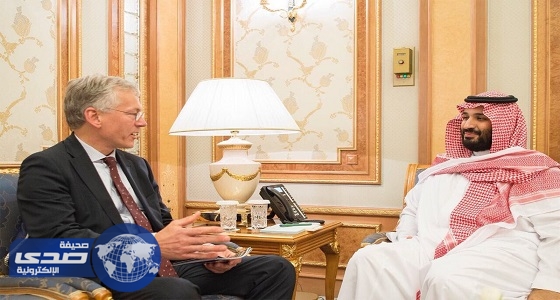 سمو ولي العهد يلتقي رؤساء شركات فيلبس وميتسوبيشي وبلاك روك