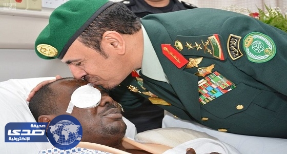 بالصور.. رئيس الحرس الملكي يزور مصابي الاعتداء الإرهابي في جدة