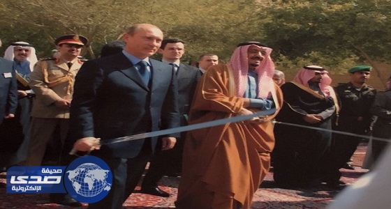 بالصور.. بوتين يرقص العارضة في الرياض قبل 10 سنوات