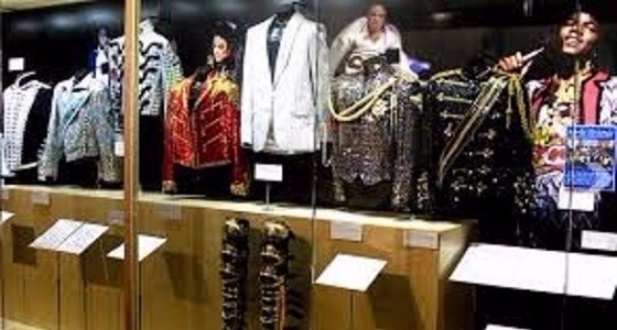 بيع ملابس لمايكل جاكسون في مزاد بنيويورك