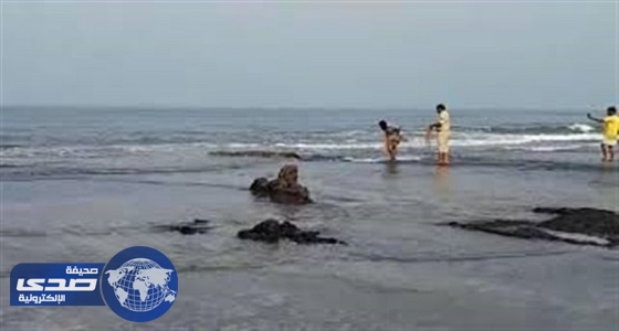 بالفيديو.. شاب يصارع تمساحا بيديه العاريتين