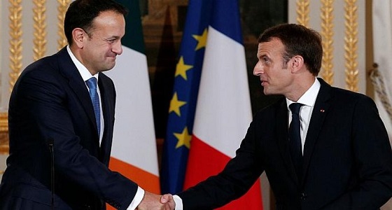 رئيس وزراء إيرلندا يفشل في التحدث بالفرنسية في مؤتمر صحفي ويعد بتحسينها