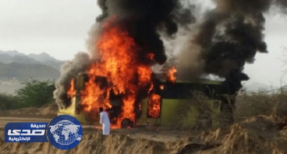 بالصور.. اشتعال حريق في حافلة نقل 40 طالبة بعسير