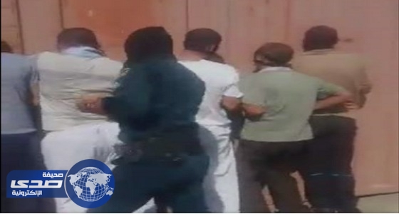 بالفيديو ..الأمن الإيراني يعذب أهوازيين ويجبرهم على &#8221; العواء &#8221; و &#8221; النباح &#8220;