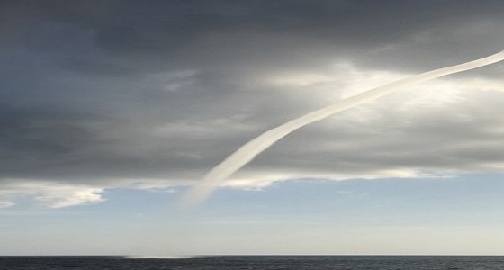 بالفيديو.. عمود من الماء في سماء البحر المتوسط يخدع أشهر بحار اسكتلندي