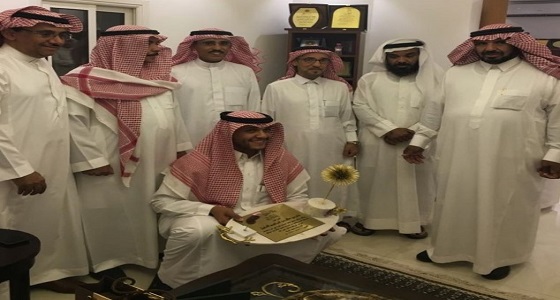 طالب يتبرع لوالدته بإحدى كليتيه