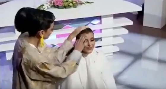 بالفيديو.. مذيعة ” سيدتي ” تحلق شعرها دعمًا لمريضات السرطان