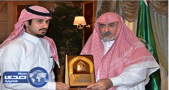 تكريم طالب ” جامعة الإمام ” عقب قيامه بعمل بطولي في محطة وقود