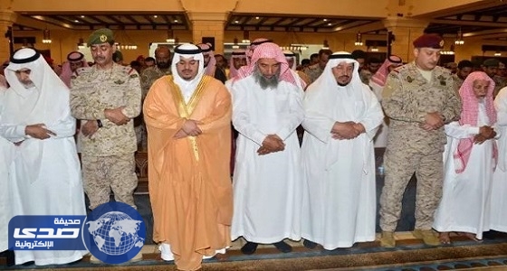 نائب أمير الرياض ينقل تعازي القيادة لأسرة الشهيد السبر