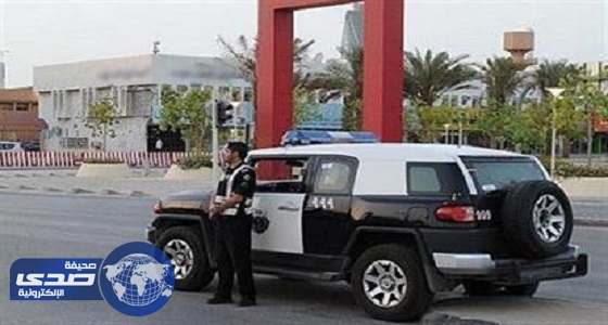 ضبط شخصين اعتديا على مقيم وسلباه بجرأة في الرياض