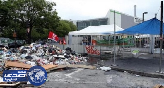 بالصور.. القمامة تملأ شوارع مارسيليا