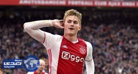 برشلونة يسعي للتعاقد مع مدافع أياكس أمستردام