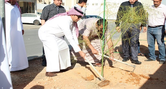 بالصور.. زراعة 3000 شجرة في شوارع الرياض بيد طلاب المدارس والمتطوعين