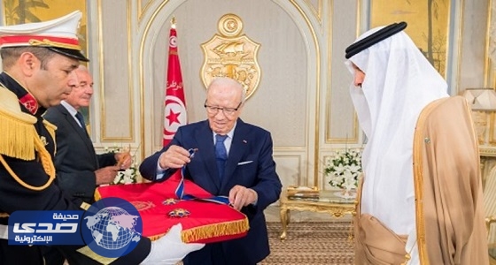 الرئيس التونسي يقلد سلطان بن سلمان أرفع الأوسمة