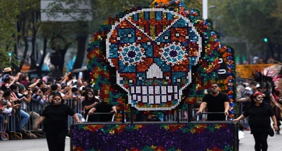 ميكسيكو سيتي تحتفل بيوم الموتى بمشاركة 700 ممثل وراقص