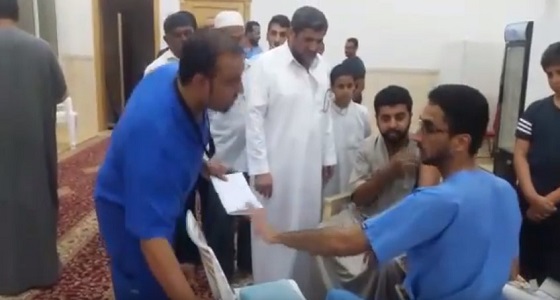 بالفيديو.. تطعيم المصلين ضد الإنفلونز في مسجد بالرياض