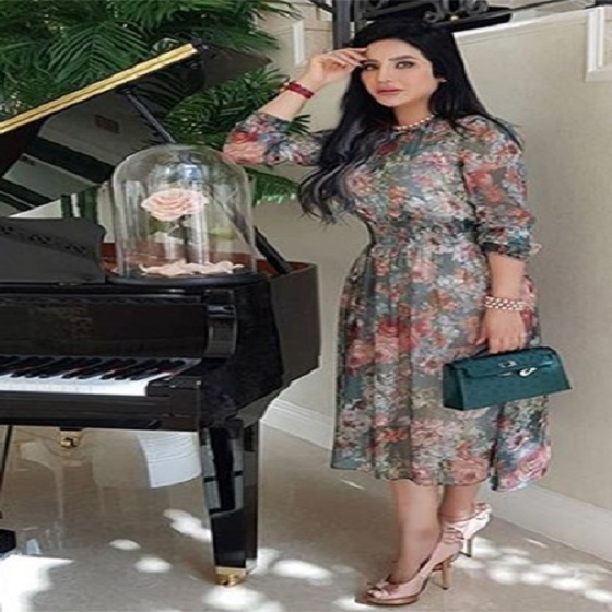 الإعلامية لجين عمران ترتدي فستان ملكة إسبانيا