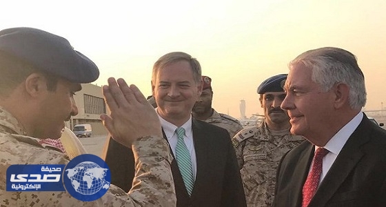 بالصور.. وزير الخارجية الأمريكي يصل الرياض