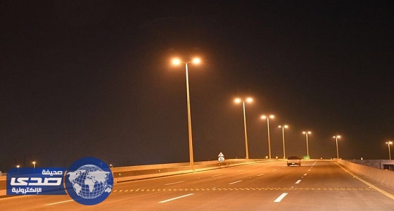 ” النقل ” : افتتاح جسر شاطئ نصف القمر للحركة المرورية