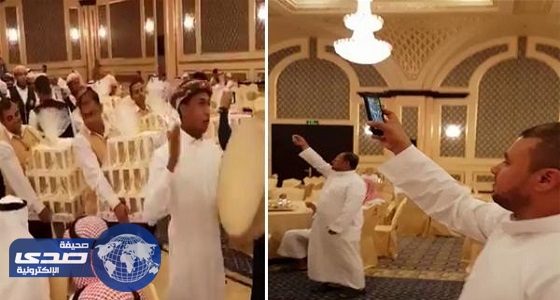 فيديو| توزيع &#8221; آيفون &#8221; على معازيم بحفل زفاف.. وفايز المالكي يعلق