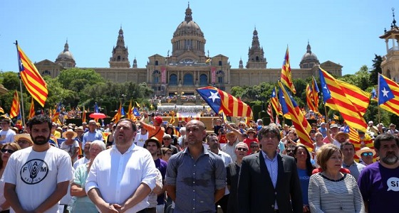 النيابة الإسبانية تحقق مع قادة إقليم كتالونيا في تهمة ” العصيان “