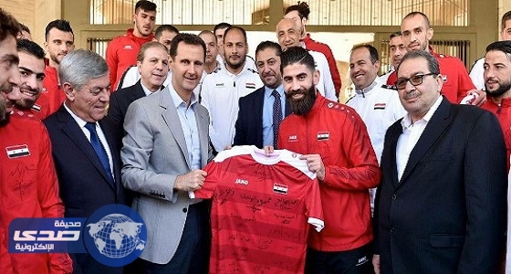 بالصور.. بشار الأسد يستقبل لاعبي المنتخب السوري