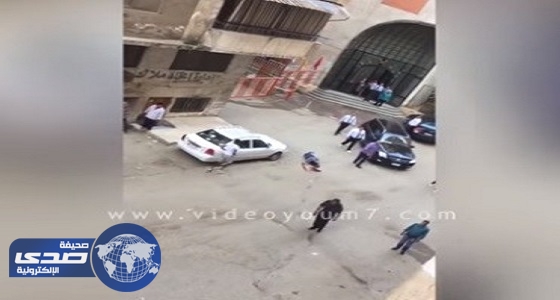 بالفيديو.. ضابط يقتل شابا حاول اختطاف فتاة من الشارع