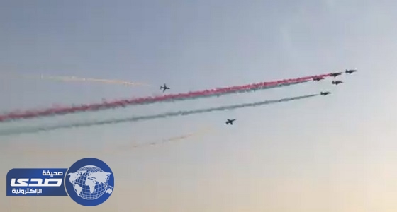 طائرات سعودية وبريطانية ترسم أشكالاً مبهرة في السماء