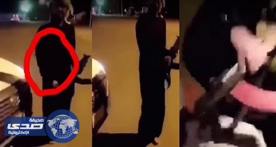 بالفيديو.. مواطن يداعب صديقه بإطلاق النار عليه.. ونشطاء: &#8221; هياط &#8220;