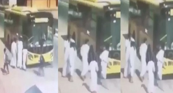 ” التعليم ” تكشف تفاصيل اعتداء طلاب على سائق حافلة مدرسية