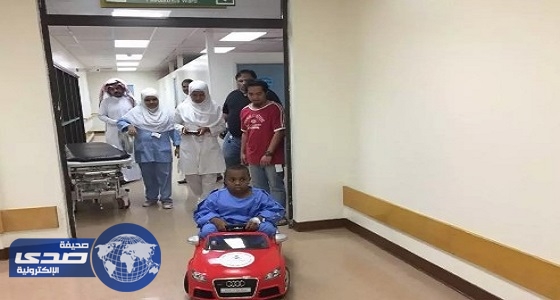 الأطفال يقودون سيارات داخل مستشفى في بيشة