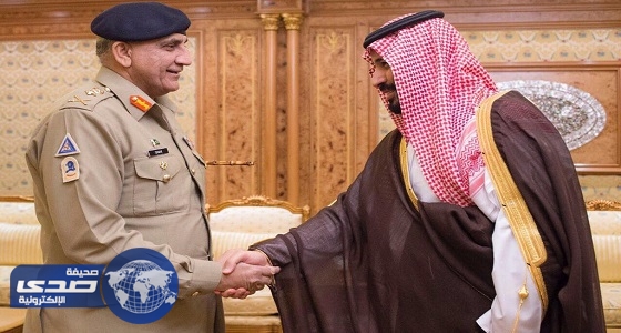 سمو ولي العهد يجتمع مع قائد الجيش الباكستاني