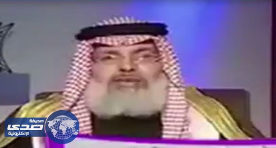 بالفيديو.. راق يستخف بالناس ويحدث جنيًا في الهاتف وهذا رد داعية عليه