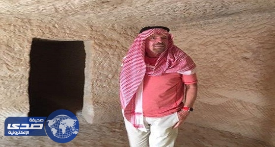 بالصور.. مالك &#8220;فيرجن&#8221; يرتدي الشماغ أثناء زيارته لمدائن صالح