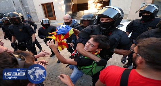 بالصور.. ارتفاع حصيلة المصابين خلال الاشتباكات في كتالونيا إلى400