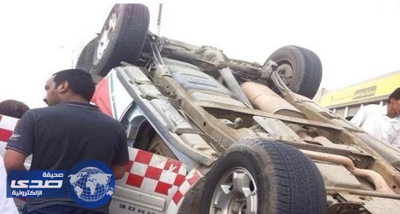 انقلاب سيارة إسعاف أثناء نقل مصاب