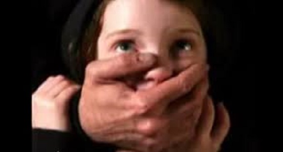 بالفيديو.. &#8221; ضحية زنا المحارم &#8221; تروي اعتداء والدها عليها جنسيا تحت تهديد السلاح