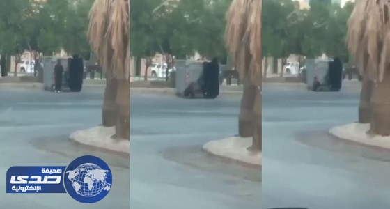 بالفيديو.. امرأة متسولة تستخدم حاوية نفايات في الرياض لخداع المواطنين