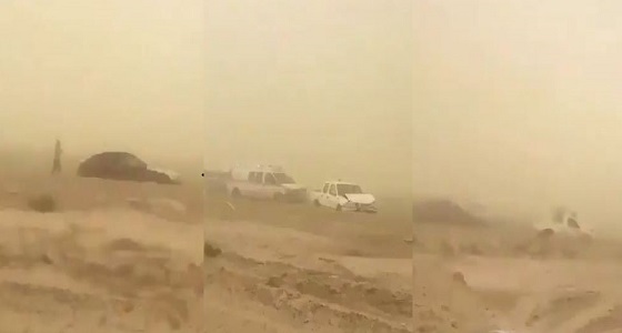 بالفيديو.. موجة غبار كثيفة تتسبب في وقوع عدد من الحوادث بالقصيم